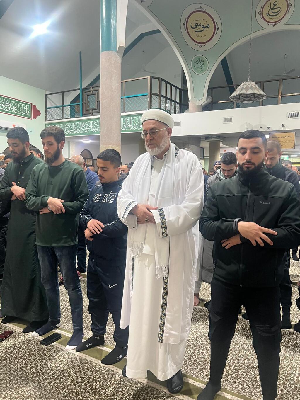 تراويح تحت صفارات الإنذار والقصف في عرعرة (راديو الناس) تراويح تحت صفارات الإنذار والقصف في عرعرة