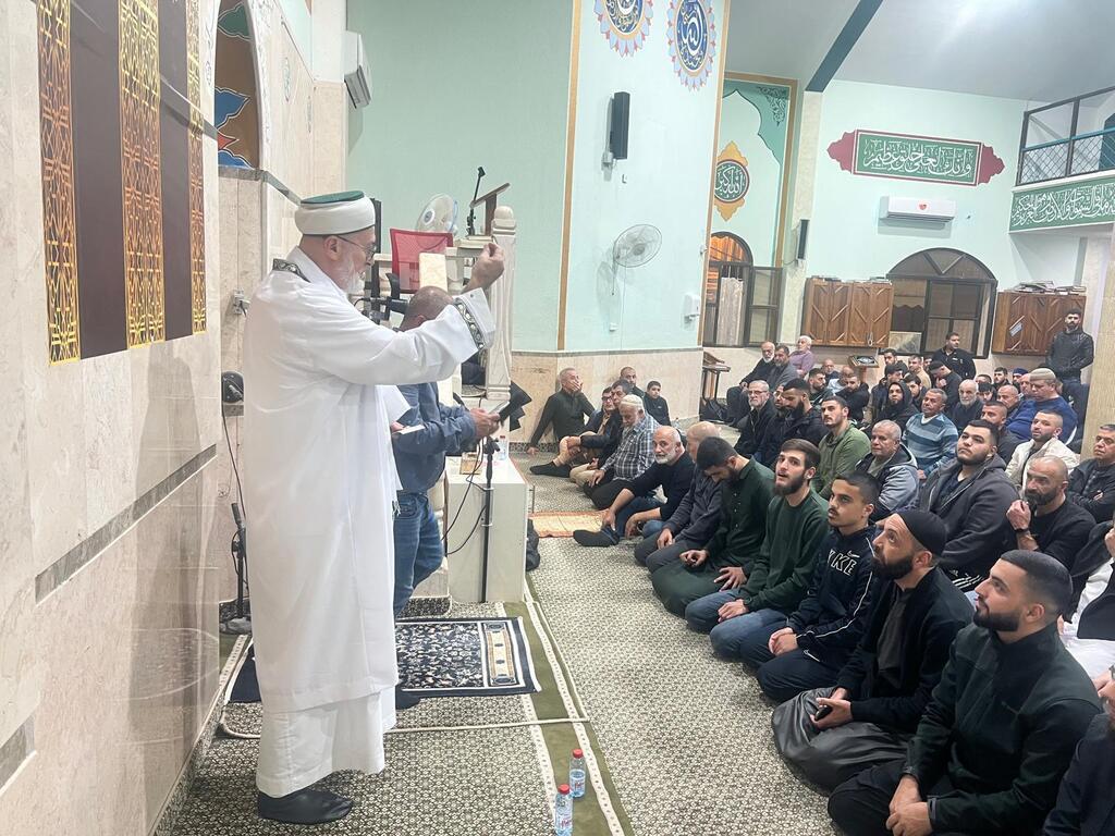 تراويح تحت صفارات الإنذار والقصف في عرعرة (راديو الناس) تراويح تحت صفارات الإنذار والقصف في عرعرة