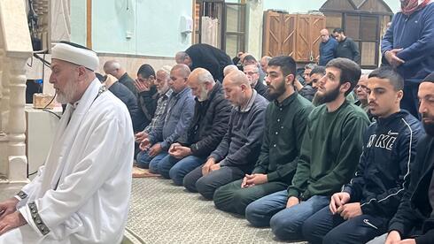 تراويح تحت صفارات الإنذار والقصف في عرعرة