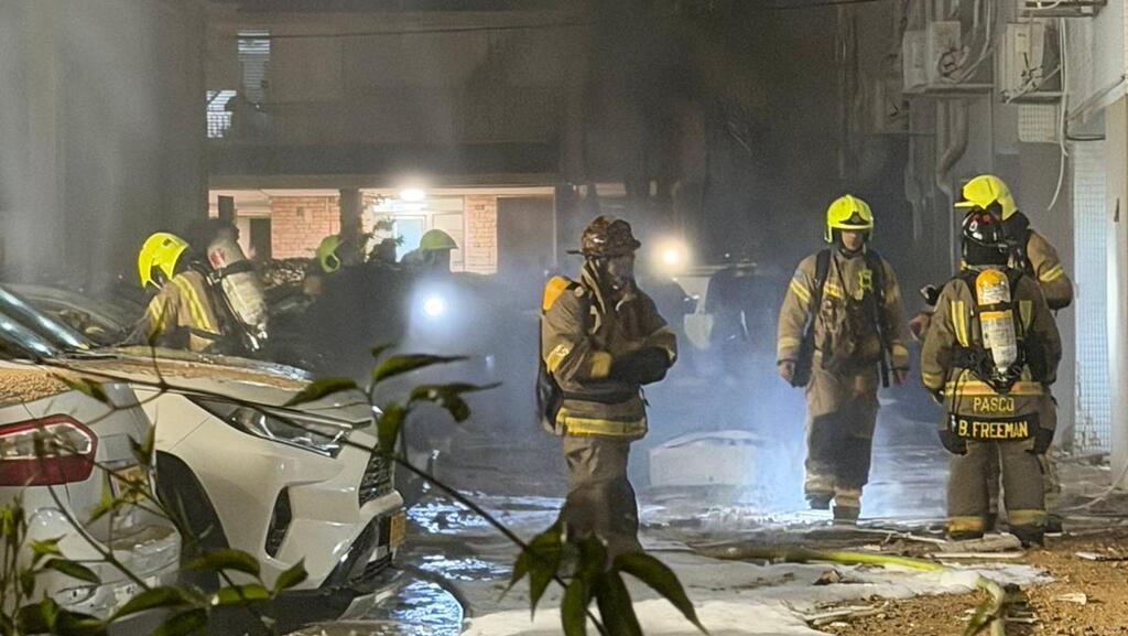 اندلاع حرائق جراء سقوط شظايا في منطقة المركز