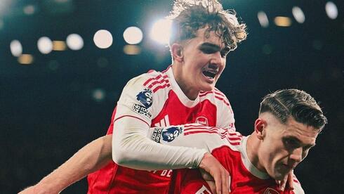 أرسنال يحسم المواجهة في الوقت القاتل 