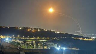 الشمال تحت القصف: اعتراضات متتالية وسقوط شظايا في مناطق متفرقة