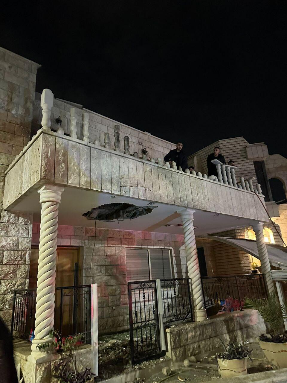 سقوط شظايا في جلجولية جراء الرشقة الصاروخية الأخيرة من إيران، دون إصابات بشرية