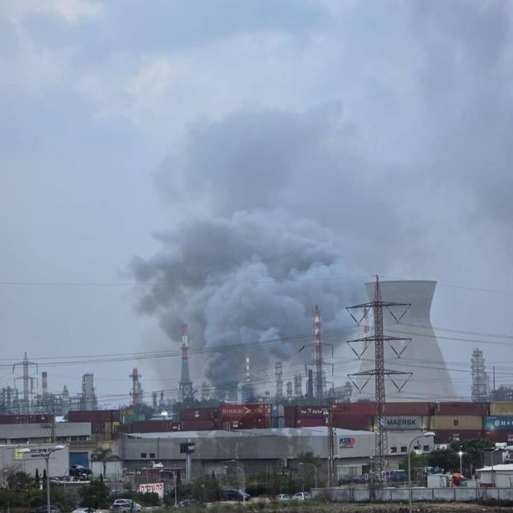 إصابة في مصافي النفط بحيفا في الرشقة الأخيرة من إيران