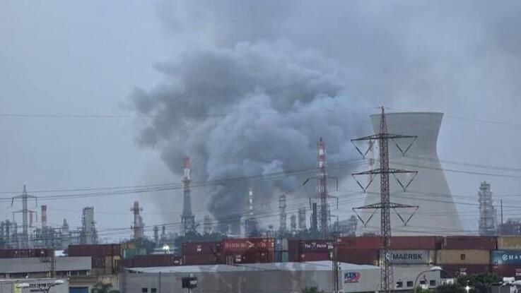 إصابة في مصافي النفط بحيفا في الرشقة الأخيرة من إيران