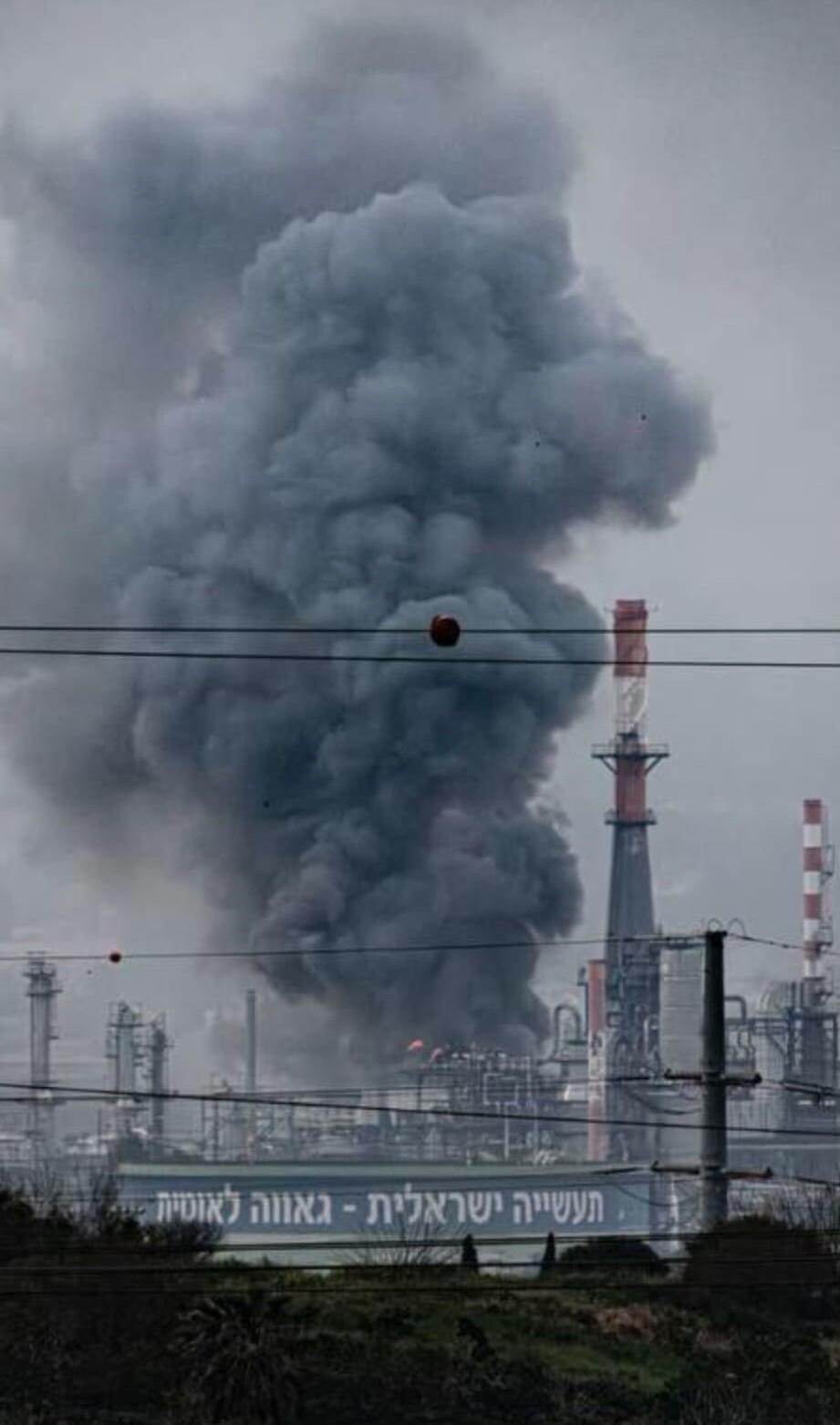 إصابة منشآت الطاقة في حيفا
