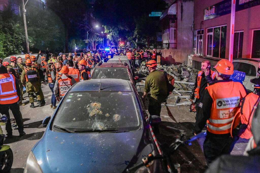 أضرار واسعة في منطقة المركز وتل أبيب جراء صواريخ من إيران 