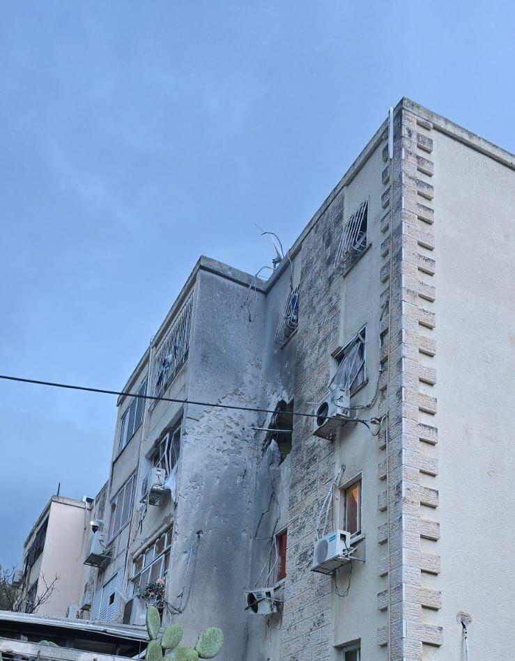 إصابة مباشرة في كريات شمونة عقب رشقو صاروخية من لبنان