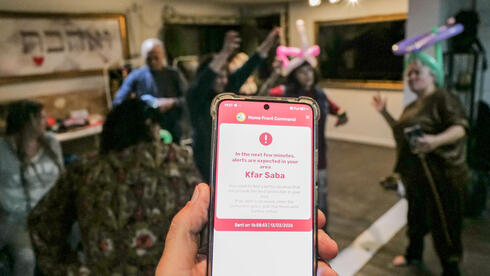 احتفال وسط الحرب