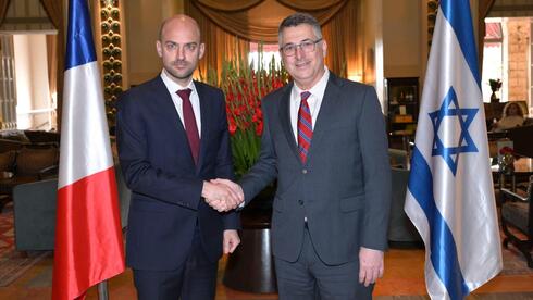 ساعر يلتقي وزير خارجية فرنسا 