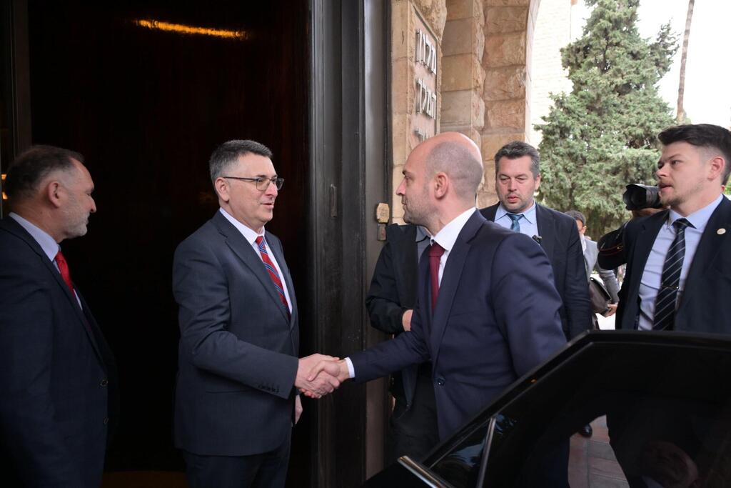 ساعر يلتقي وزير خارجية فرنسا (GPO) ساعر يلتقي وزير خارجية فرنسا