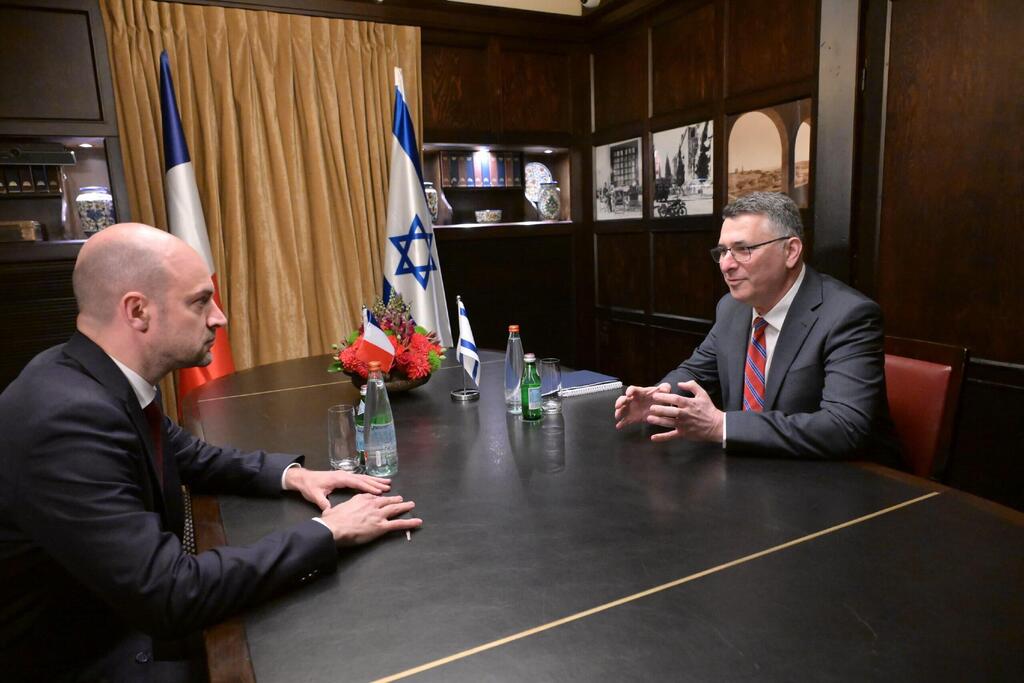 ساعر يلتقي وزير خارجية فرنسا (GPO) ساعر يلتقي وزير خارجية فرنسا