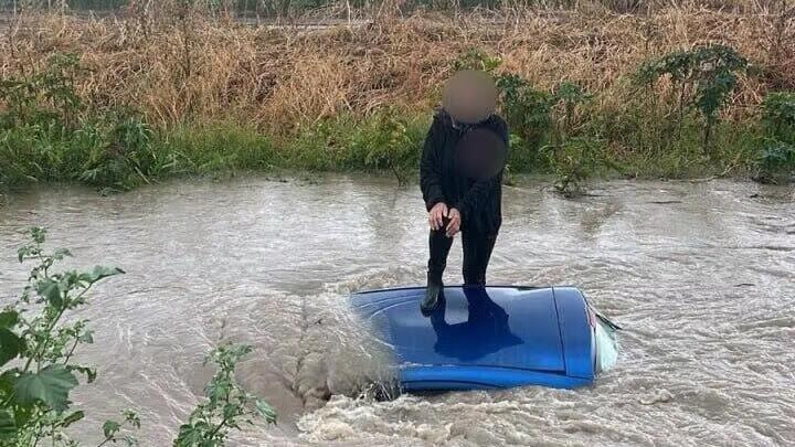 عاصفة مطرية قوية تضرب الشمال مع كميات قياسية من الأمطار واتساع متوقع للهطول نحو المركز خلال الساعات المقبلة.