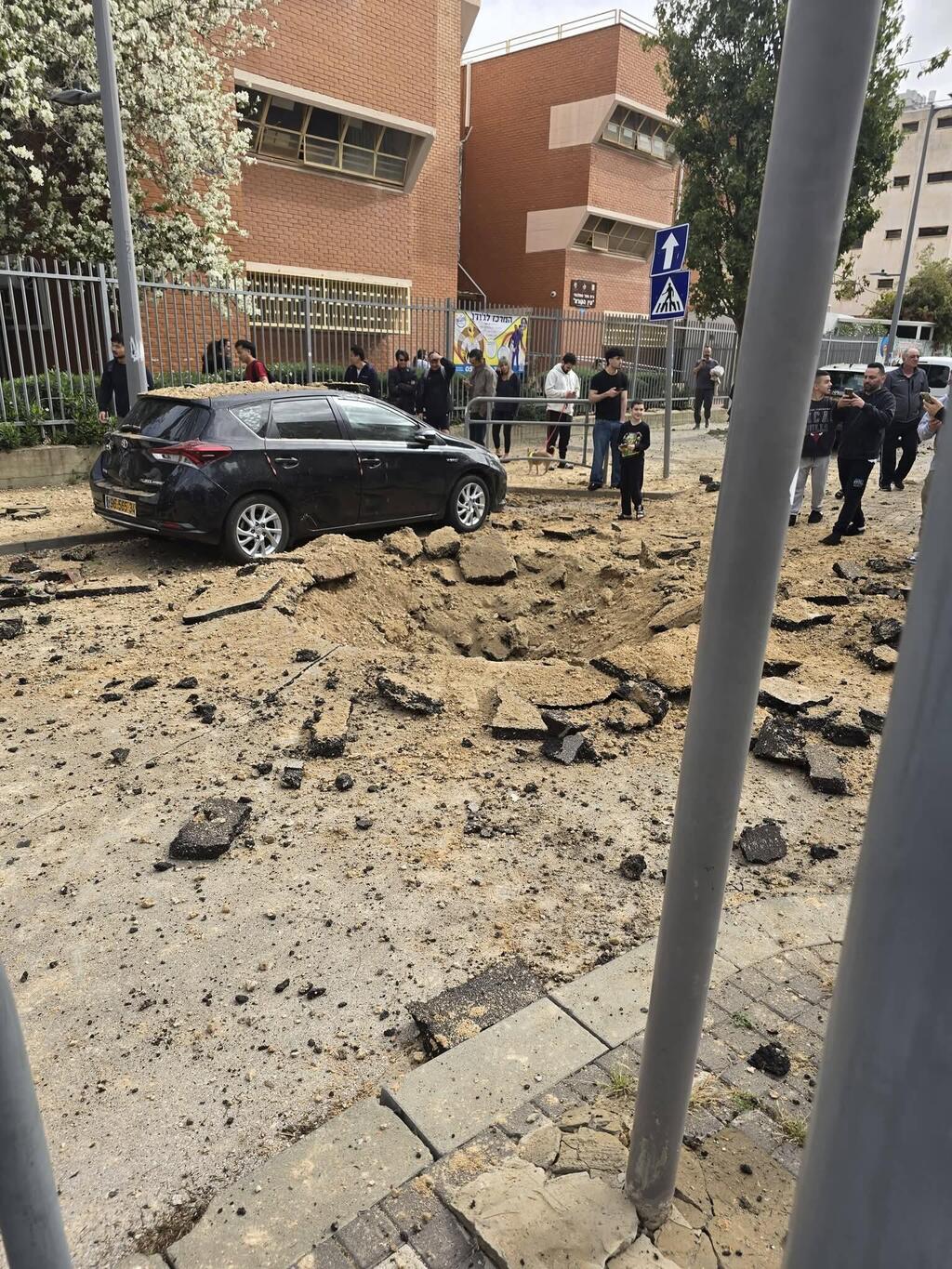 صفد: أنباء أولية عن أضرار في مبنى دون تسجيل إصابات (راديو الناس) صفد: أنباء أولية عن أضرار في مبنى دون تسجيل إصابات