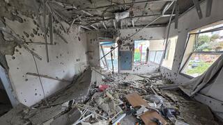 أضرار في 8 مواقع بالمركز بعد قصف إيراني وإصابة طفيفة