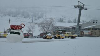 ثلوج كثيفة تتساقط على جبل الشيخ والموقع مغلق أمام الزوار