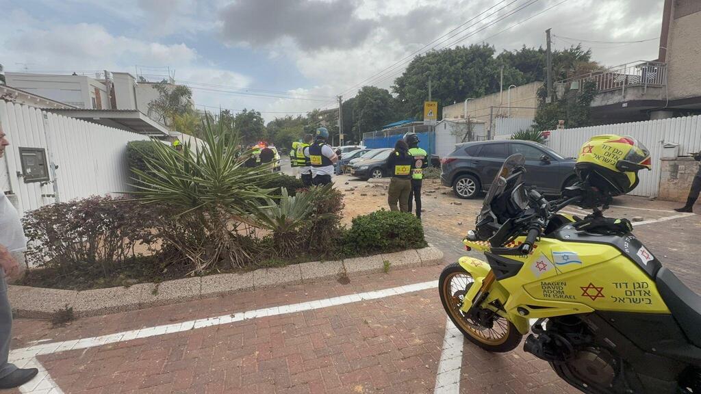 أضرار في 8 مواقع بالمركز بعد قصف إيراني وإصابة طفيفة (تُستخدم هذه الصورة بموجب البند 27 أ من قانون الحقوق الأدبية (2007)) أضرار في 8 مواقع بالمركز بعد قصف إيراني وإصابة طفيفة