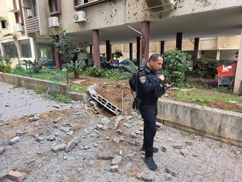 أضرار في 8 مواقع بالمركز بعد قصف إيراني وإصابة طفيفة (تُستخدم هذه الصورة بموجب البند 27 أ من قانون الحقوق الأدبية (2007)) أضرار في 8 مواقع بالمركز بعد قصف إيراني وإصابة طفيفة