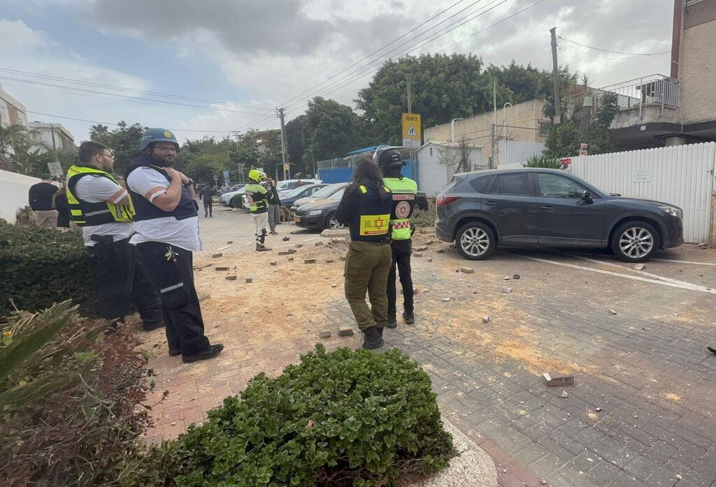 أضرار في 8 مواقع بالمركز بعد قصف إيراني وإصابة طفيفة (تُستخدم هذه الصورة بموجب البند 27 أ من قانون الحقوق الأدبية (2007)) أضرار في 8 مواقع بالمركز بعد قصف إيراني وإصابة طفيفة