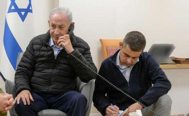 زيف أغمون إلى جانب بنيامين نتنياهو (צילום: רועי אברהם, לע"מ) زيف أغمون إلى جانب بنيامين نتنياهو