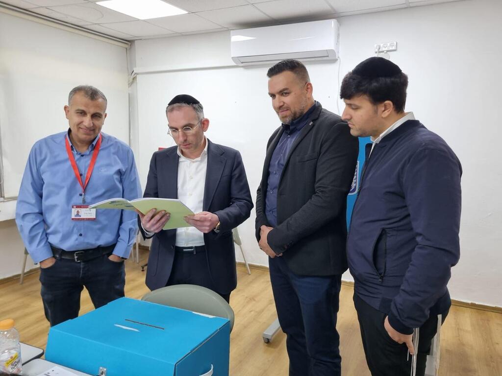 إغلاق صناديق الاقتراع في عكا بنسبة مشاركة بلغت 48.21% و (وزارة الداخلية) إغلاق صناديق الاقتراع في عكا بنسبة مشاركة بلغت 48.21% و