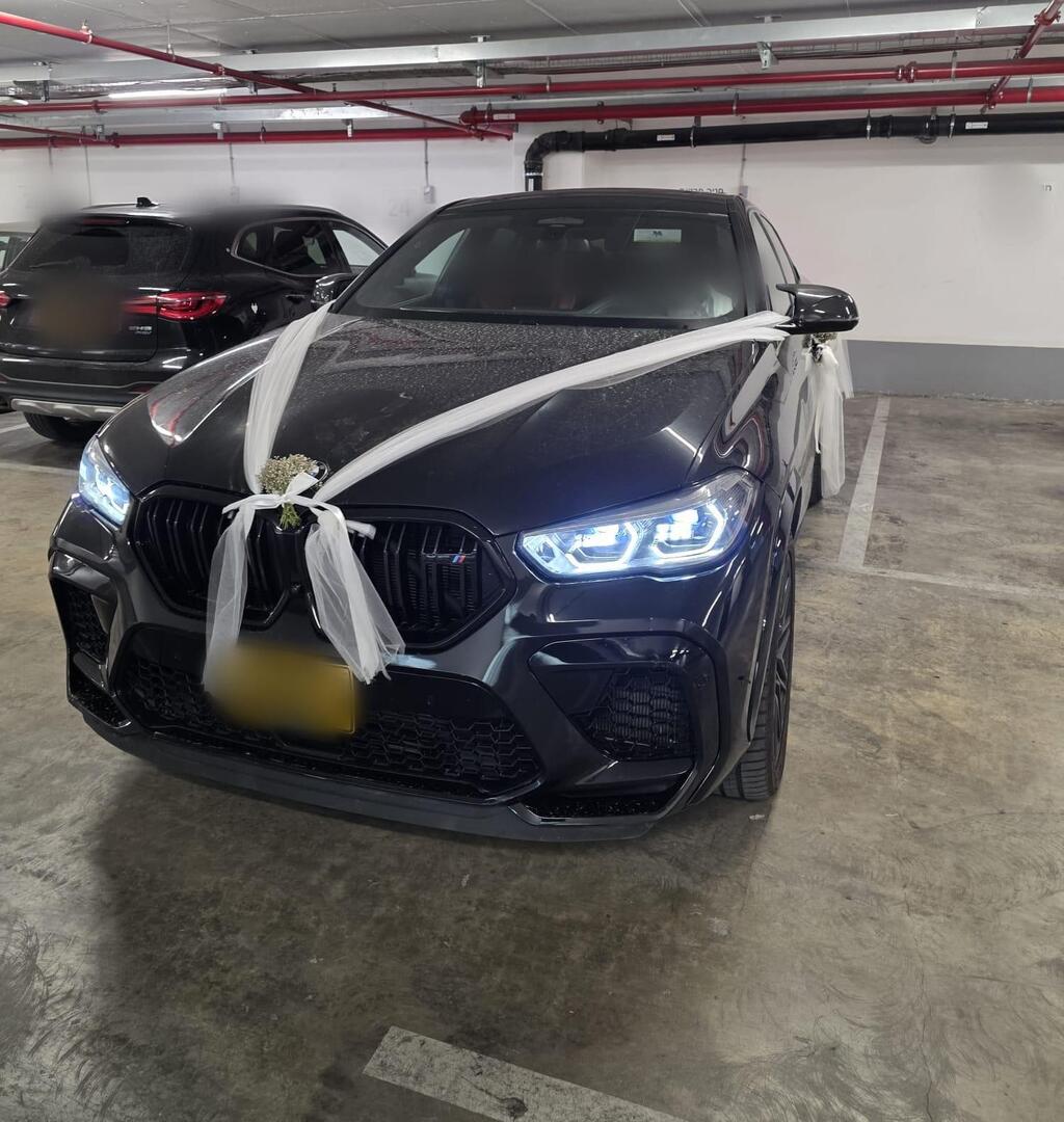 الشرطة تضبط أموالًا وذهبًا وسيارة فاخرة خلال مداهمة شقة في رمات غان