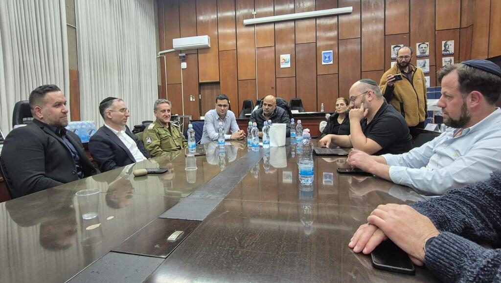 إغلاق صناديق الاقتراع في عكا بنسبة مشاركة بلغت 48.21% و (وزارة الداخلية) إغلاق صناديق الاقتراع في عكا بنسبة مشاركة بلغت 48.21% و