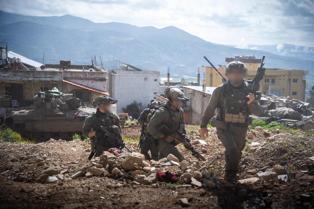 قوة كوماندوز اسرائيلية في مدرسة بقرية الخيام في جنوب لبنان