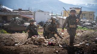 قوة كوماندوز اسرائيلية في مدرسة بقرية الخيام في جنوب لبنان