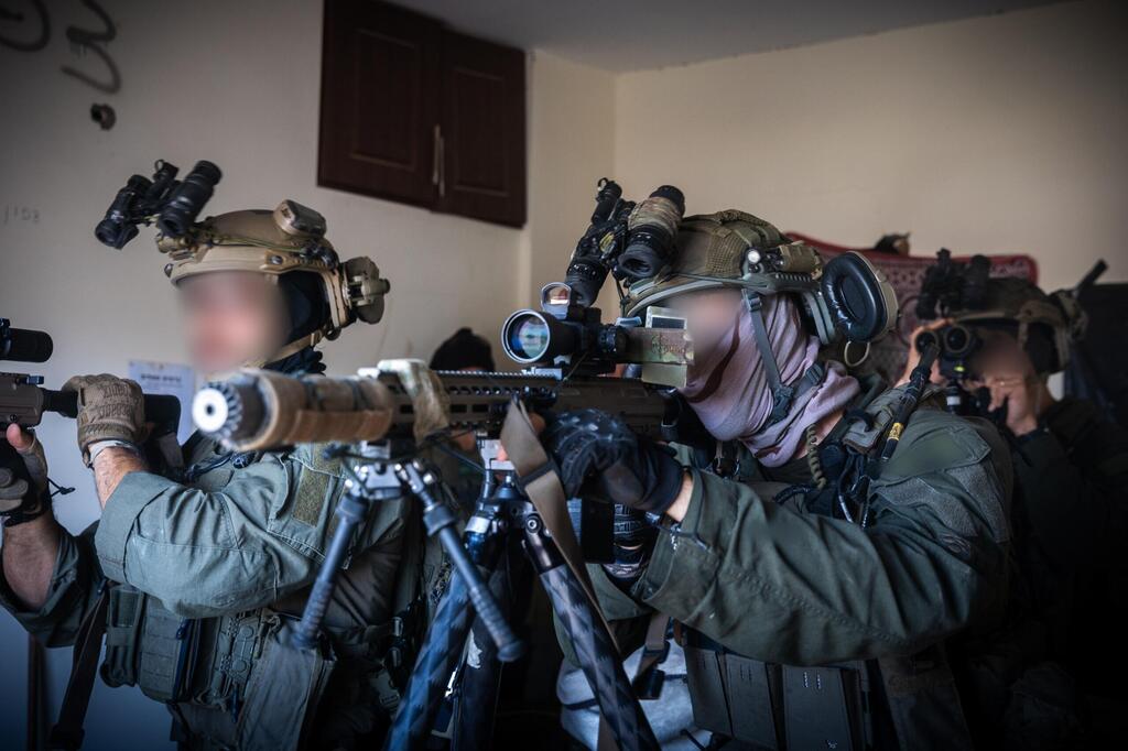 قوة كوماندوز اسرائيلية في مدرسة بقرية الخيام في جنوب لبنان