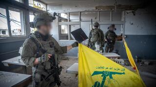 قوة كوماندوز اسرائيلية في مدرسة بقرية الخيام في جنوب لبنان