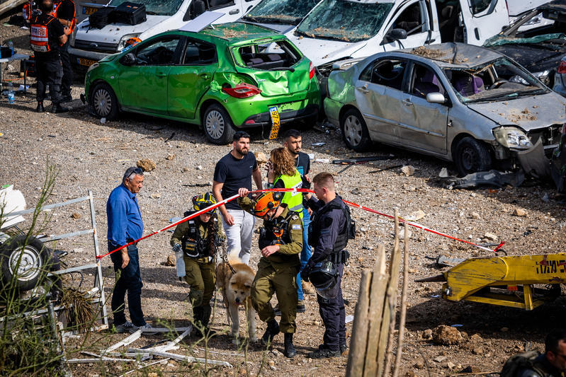 موقع سقوط صاروخ ايراني في موشاف إشتاؤول بمركز البلاد (Flash90) موقع سقوط صاروخ ايراني في موشاف إشتاؤول بمركز البلاد