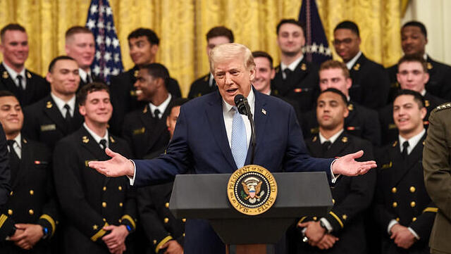 ترامب يسخر من محمد بن سلمان: "لم يكن يتوقع أن يكون لطيفًا معي لكنه مضطر"