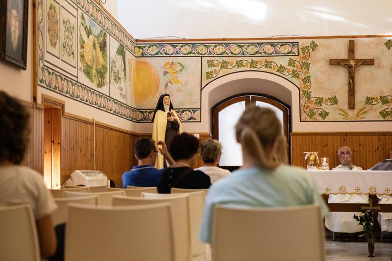 في ظل الحرب: إغلاق كنيسة مار الياس وسائر كنائس رعية الروم في حيفا مؤقتًا 