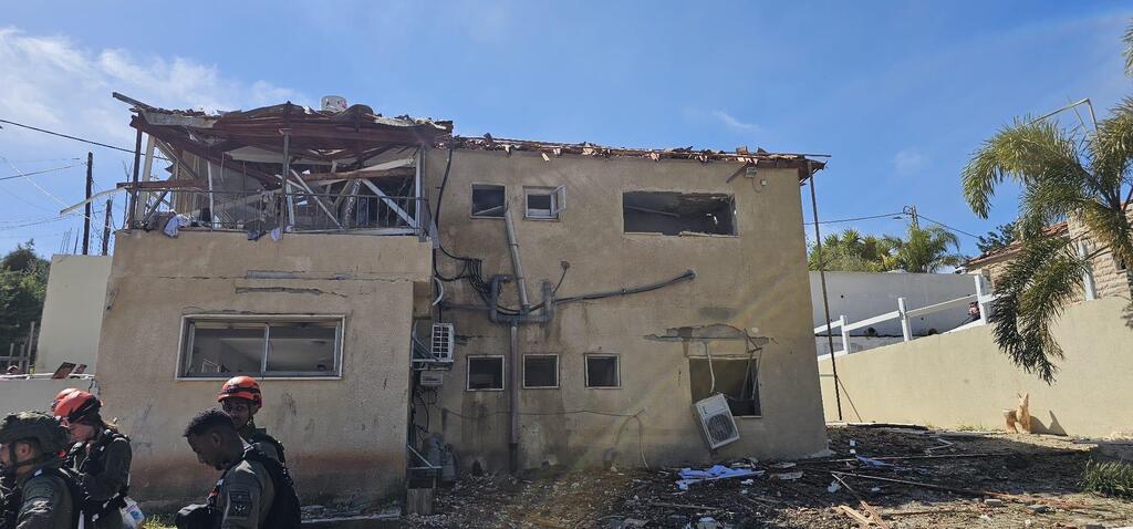 اصابة منزل في منطقة بيت شيمش (تُستخدم هذه الصورة بموجب البند 27 أ من قانون الحقوق الأدبية (2007)) اصابة منزل في منطقة بيت شيمش