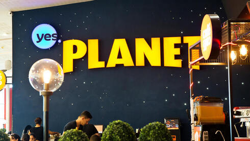 بعد شهر من التوقف بسبب الحرب: دور السينما تستأنف نشاطها تدريجيًا  