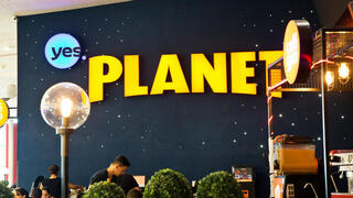 بعد شهر من التوقف بسبب الحرب: دور السينما تستأنف نشاطها تدريجيًا  