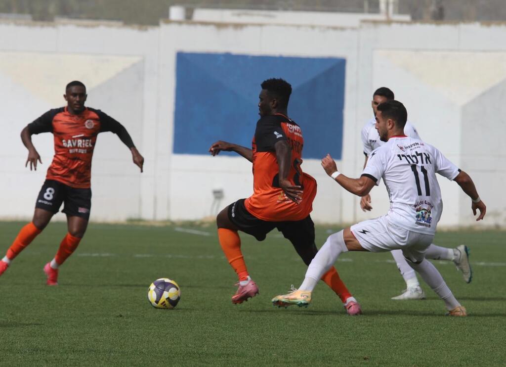 خسارة قاسية لكفرقاسم بثلاثية أمام كفار شاليم ومباراة تتوقف بسبب صافرات الإنذار