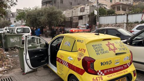 جسر الزرقاء: شاب (22 عامًا) بحالة حرجة إثر جريمة عنف بعد إصابته بإطلاق نار