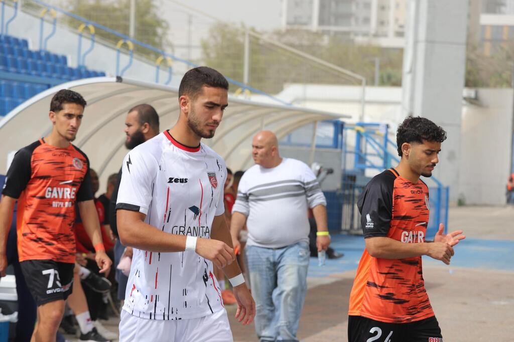 خسارة قاسية لكفرقاسم بثلاثية أمام كفار شاليم ومباراة تتوقف بسبب صافرات الإنذار