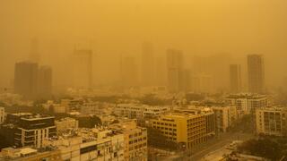 الأجواء المغبرة مستمرة وتحذيرات صحية من تلوث مرتفع جدًا في البلاد