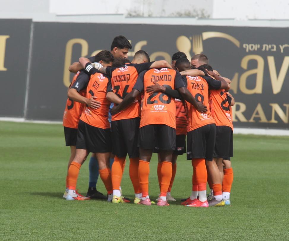 خسارة قاسية لكفرقاسم بثلاثية أمام كفار شاليم ومباراة تتوقف بسبب صافرات الإنذار