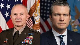 وزير الحرب الأمريكي بيت هيغسيث ورئيس أركان الجيش راندي جورج