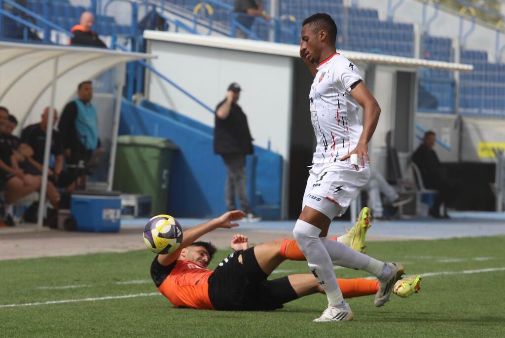 خسارة قاسية لكفرقاسم بثلاثية أمام كفار شاليم ومباراة تتوقف بسبب صافرات الإنذار