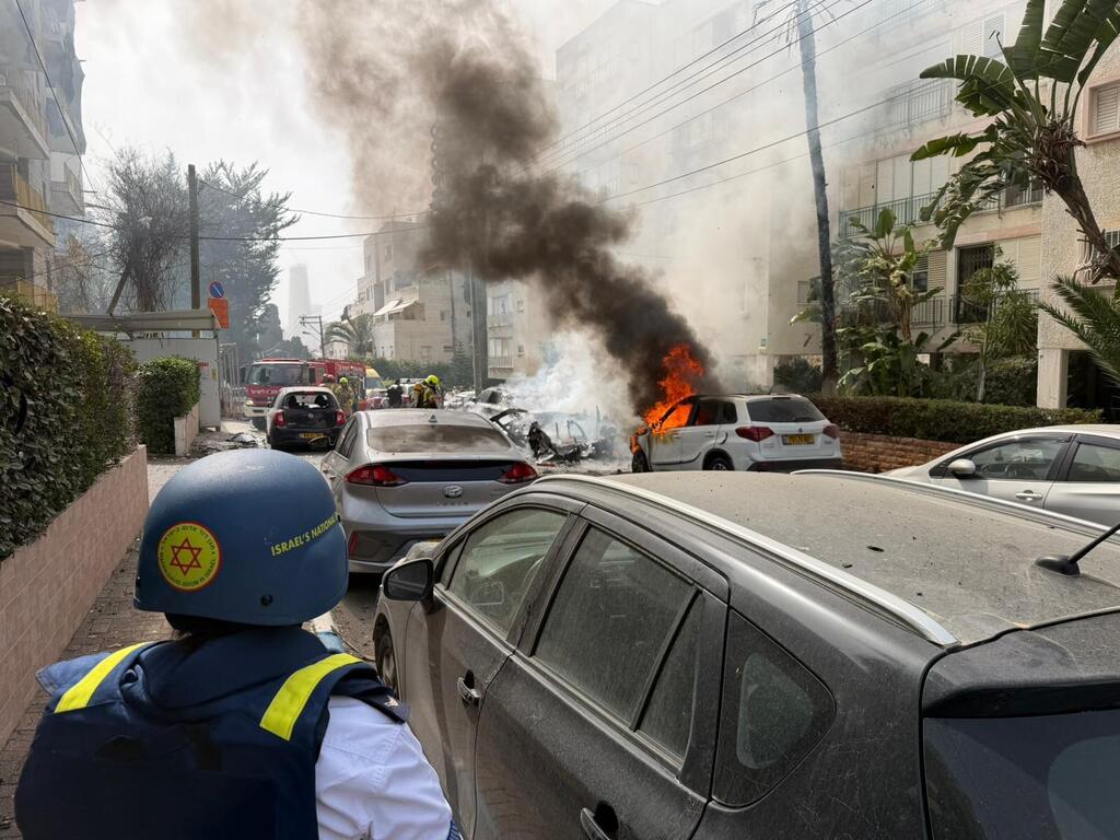 أضرار مادية في عدة مواقع بمنطقة المركز جراء الرشقة الصاروخية الأخيرة من إيران (تُستخدم هذه الصورة بموجب البند 27 أ من قانون الحقوق الأدبية (2007)) أضرار مادية في عدة مواقع بمنطقة المركز جراء الرشقة الصاروخية الأخيرة من إيران