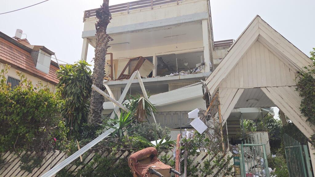 صاروخ متشظٍ يضرب 6 مدن في المركز (راديو الناس) صاروخ متشظٍ يضرب 6 مدن في المركز