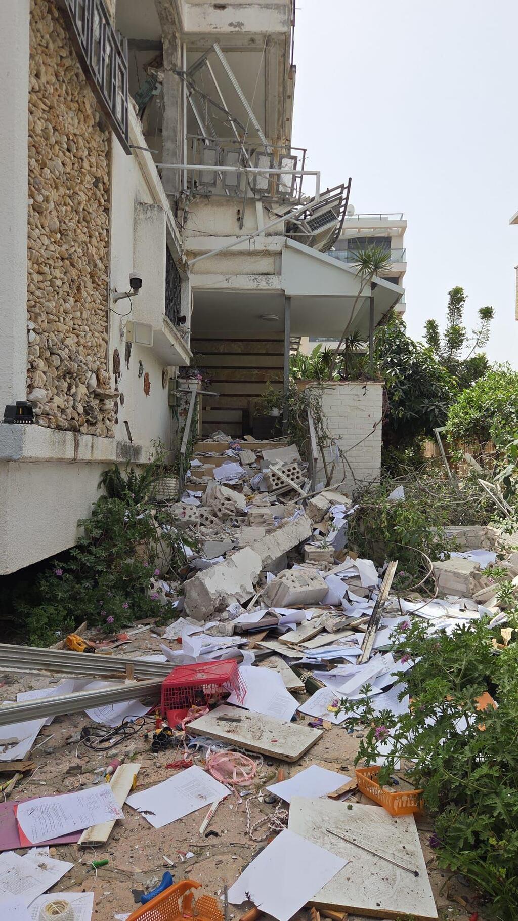 صور من اضرار الرشقة الاخيرة نحو المركز (تُستخدم هذه الصورة بموجب البند 27 أ من قانون الحقوق الأدبية (2007)) صور من اضرار الرشقة الاخيرة نحو المركز