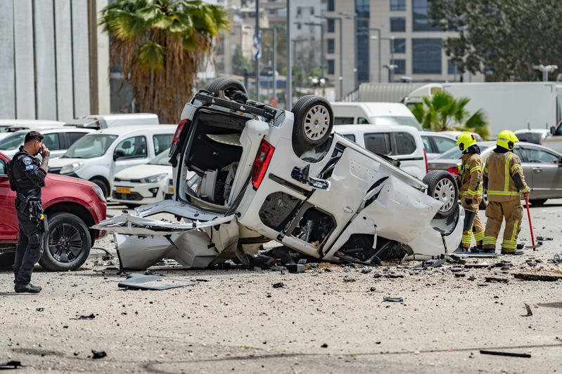 مشاهد من اليوم الـ36 للحرب: رشقات صاروخية مستمرة وأضرار مادية جسيمة ( Flash90) مشاهد من اليوم الـ36 للحرب: رشقات صاروخية مستمرة وأضرار مادية جسيمة