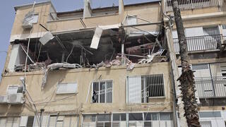 صور من اضرار الرشقة الاخيرة نحو المركز