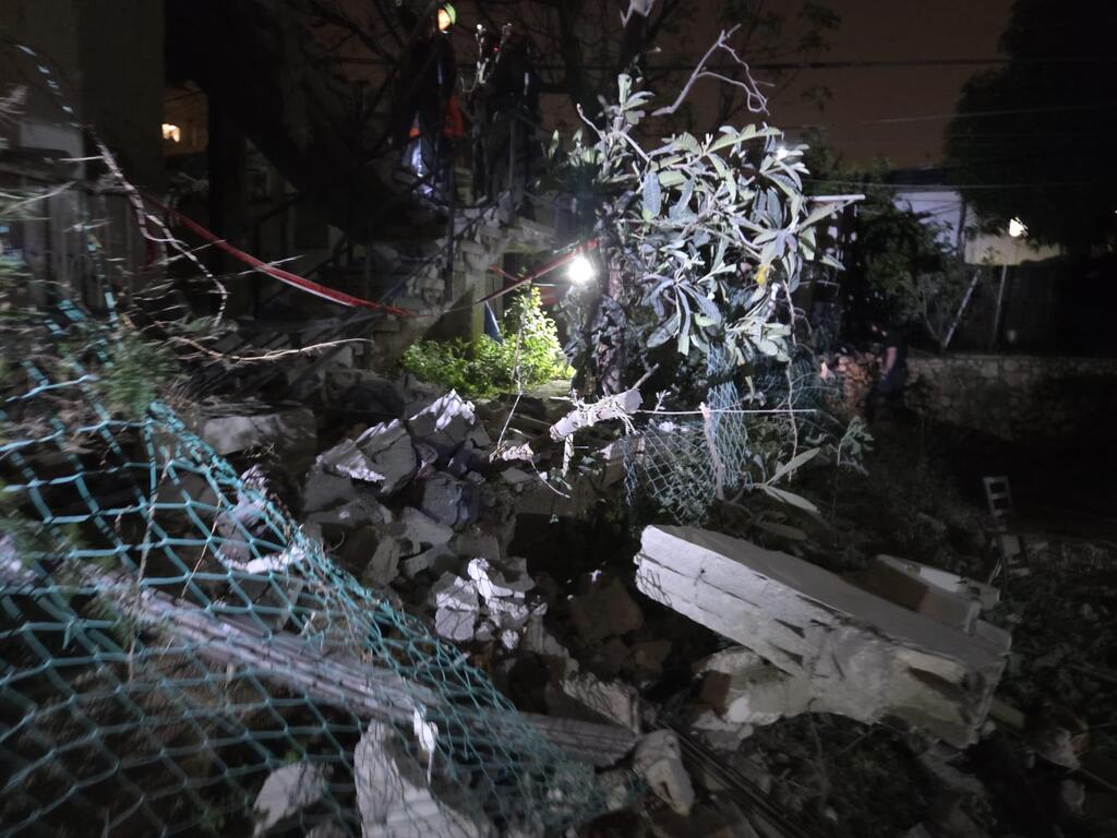 إصابة مصنع في النقب وأضرار واسعة في عدة مدن بعد إطلاق صواريخ ليلًا (تُستخدم هذه الصورة بموجب البند 27 أ من قانون الحقوق الأدبية (2007)) إصابة مصنع في النقب وأضرار واسعة في عدة مدن بعد إطلاق صواريخ ليلًا